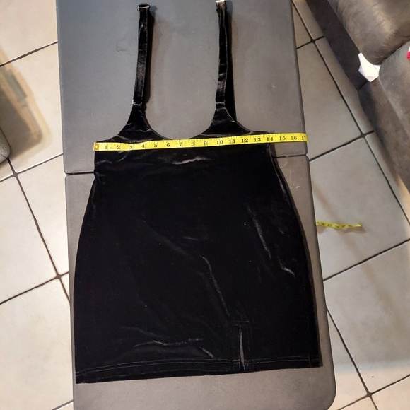 Emory Park black velvet dress - Picture 3 of 4